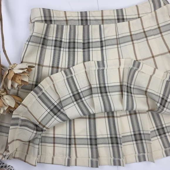 Hesperus Plaid Cream and Brown Women's Skirt Sz 6 Junior Lg - Picture 3 of 8